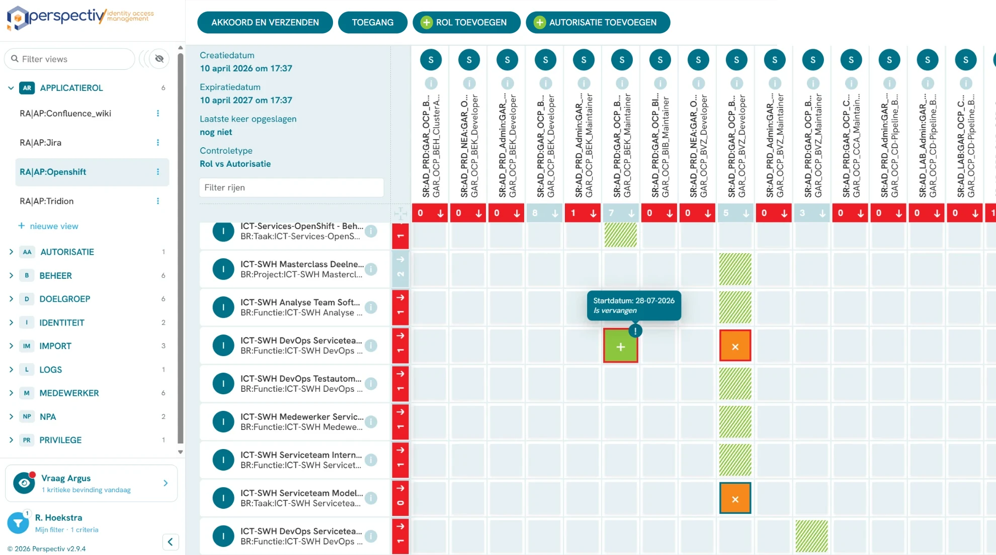 Controlematrix in P/Audit die rollen en autorisaties vergelijkt, met afwijkingen en een geplande wijziging met startdatum